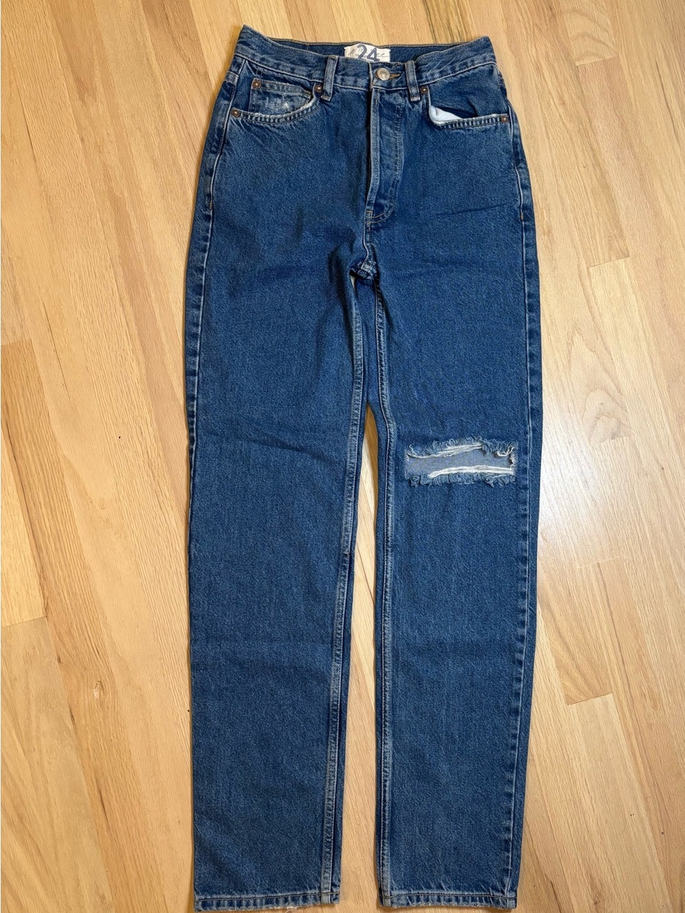 We the free. Women’s Dark Blue Straight-Leg Jeans with Knee Distress